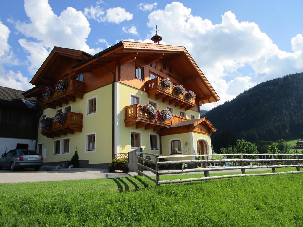 Baby- Und Kinderbauernhof Montaning Forstau  Exterior photo