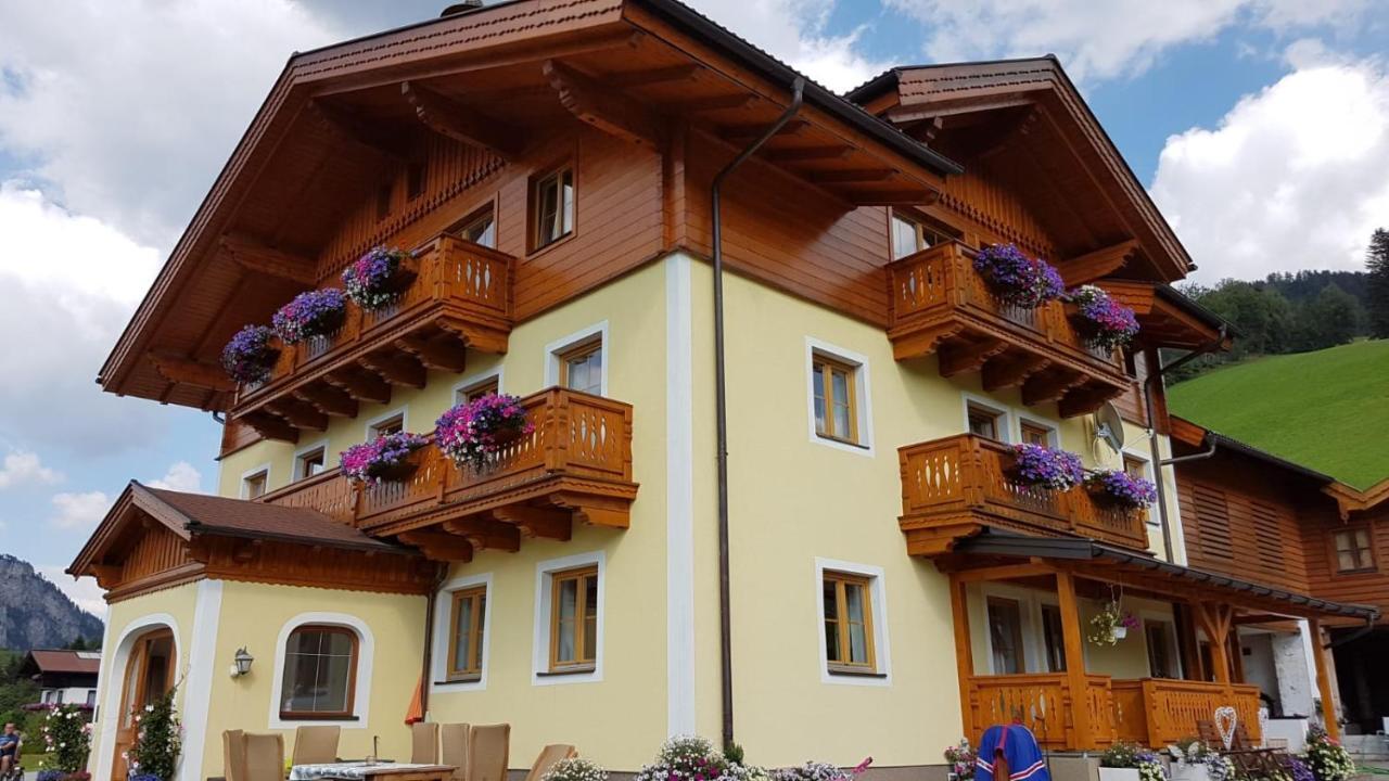 Baby- Und Kinderbauernhof Montaning Forstau  Exterior photo